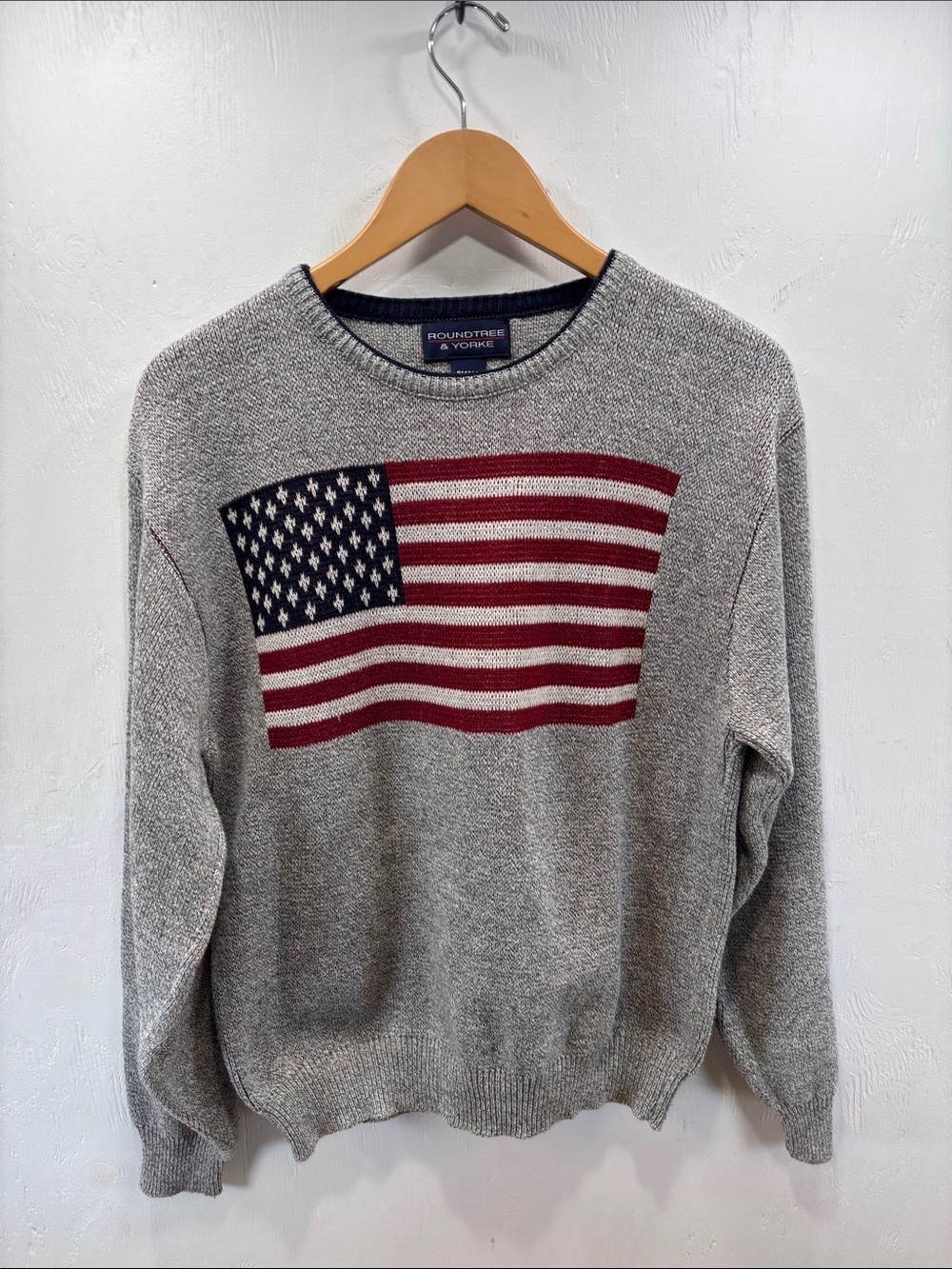 Roundtree & Yorke Vintage Preppy Gray Crewneck Sweater American Flag Knit